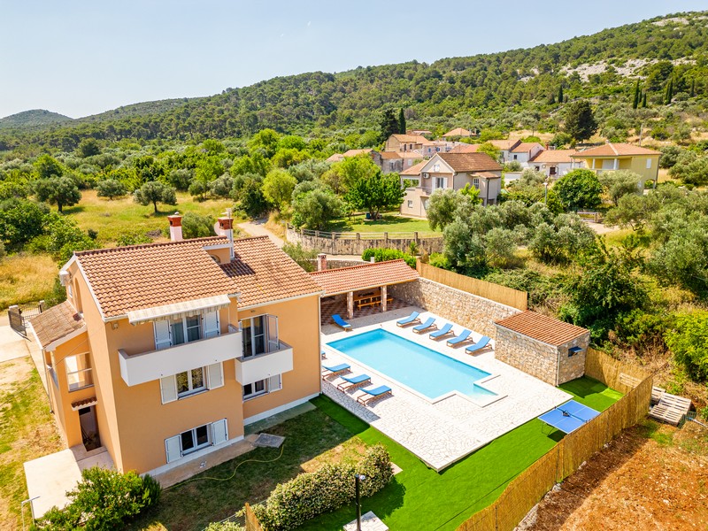 Veľký dom na kúpu na Pašman