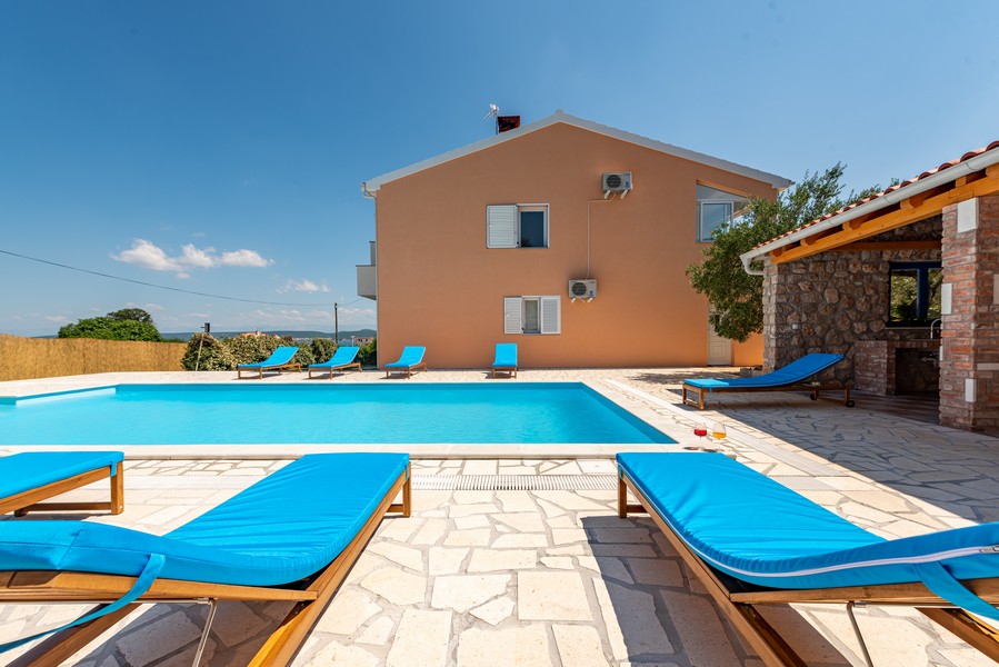 Fantastická záhrada s bazénom