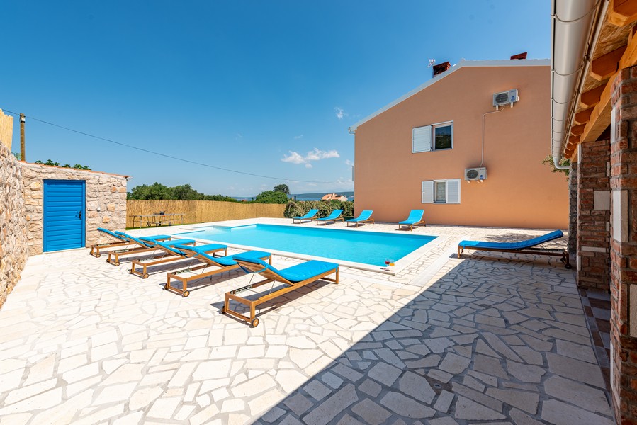 Krytá terasa v záhrade