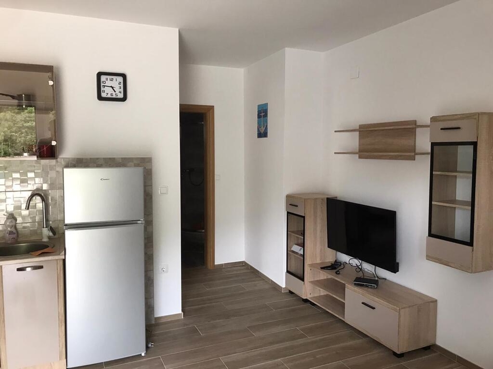 Zariadený obývací priestor domu.