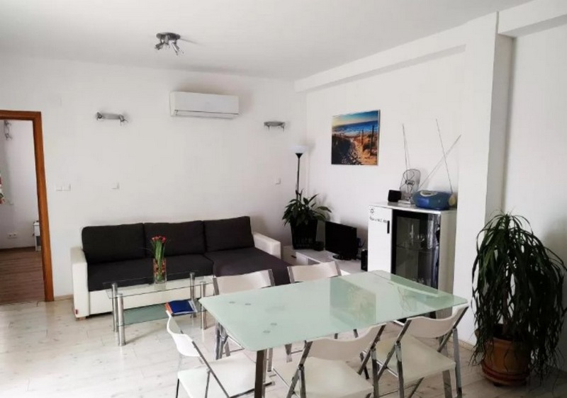 Klimatizovaný jedálenský kút.