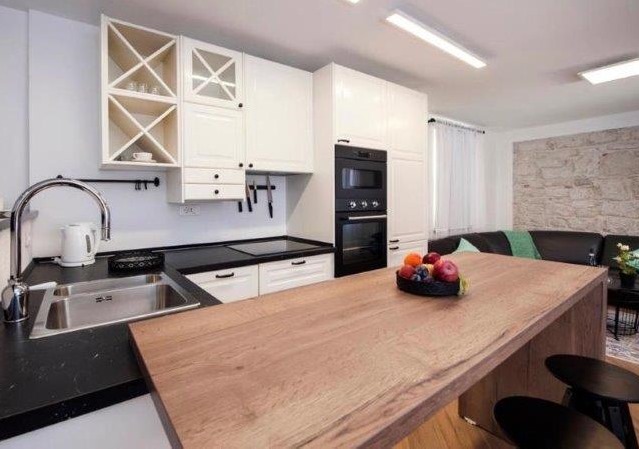 Kuchyňa a jedálenský kút.