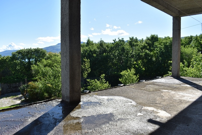 Terasa na hornom poschodí domu H1772, región Rijeka.