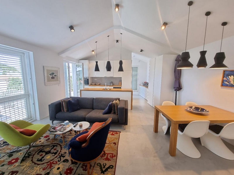 Atraktívny byt na najvyššom poschodí vily H1781 - Panorama Scouting Immobilien.