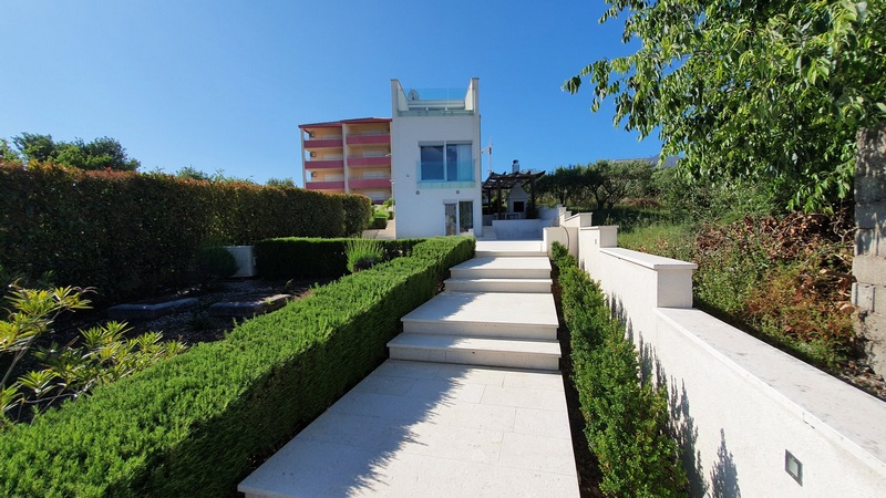 Kúpim vilu v Dalmácii - Panorama Skauting.