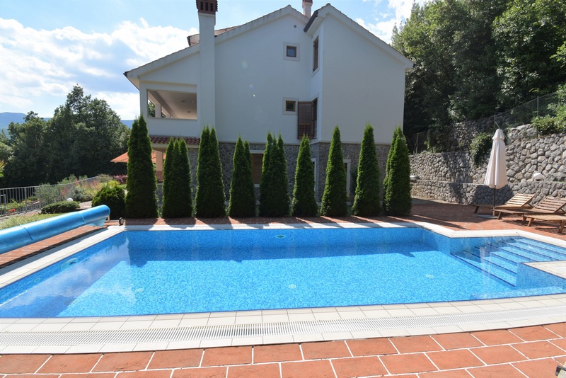 Bazén vily H1785 pri Opatiji v Chorvátsku - Panorama Skauting.