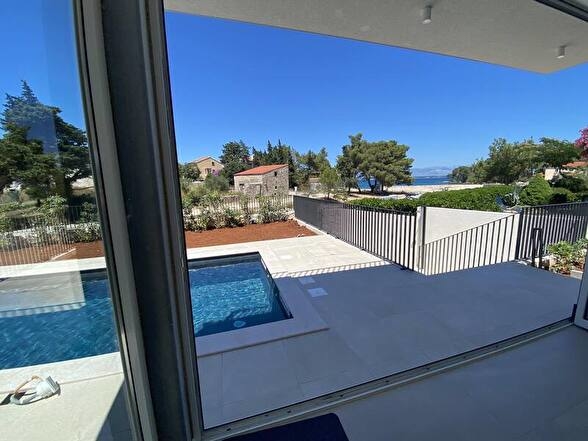 Výhľad na terasu a bazén - Objekt H1809, Chorvátsko - Panorama Skauting.