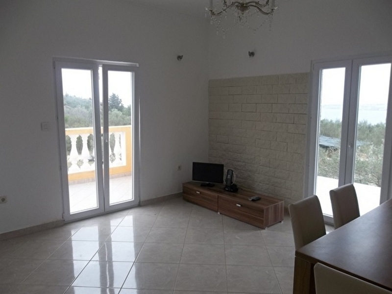 Obytná časť s výhľadom do zelene okolia.