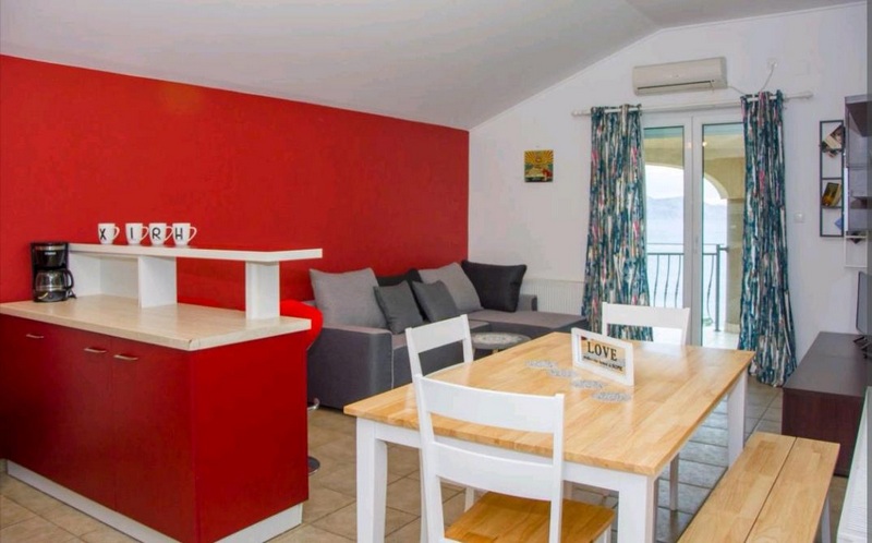 Klimatizovaný obývací a jedálenský kút.