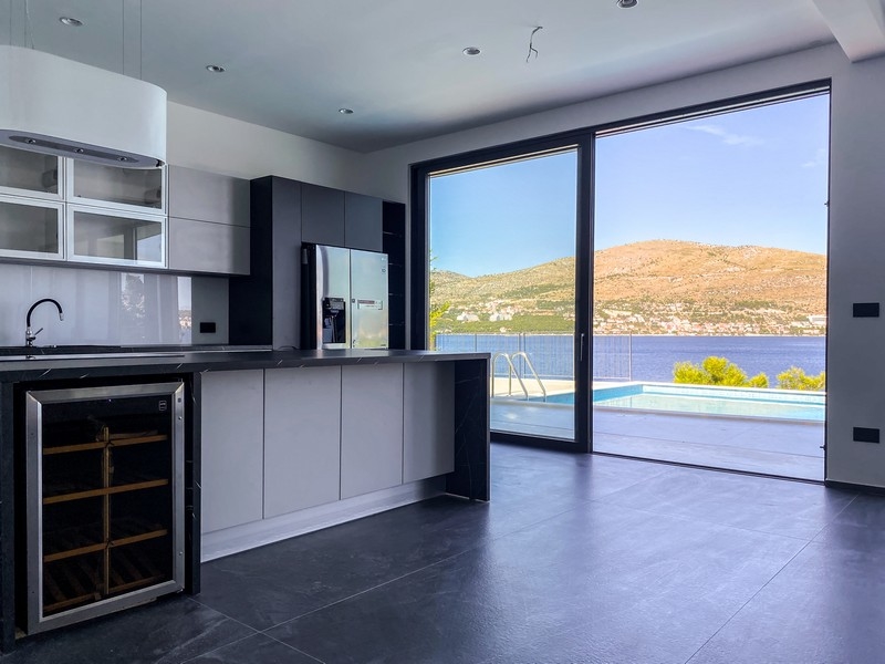 Záhrada pozemku H1921, ktorý je na predaj v Chorvátsku, ostrov Čiovo Trogir - Panorama Skauting.