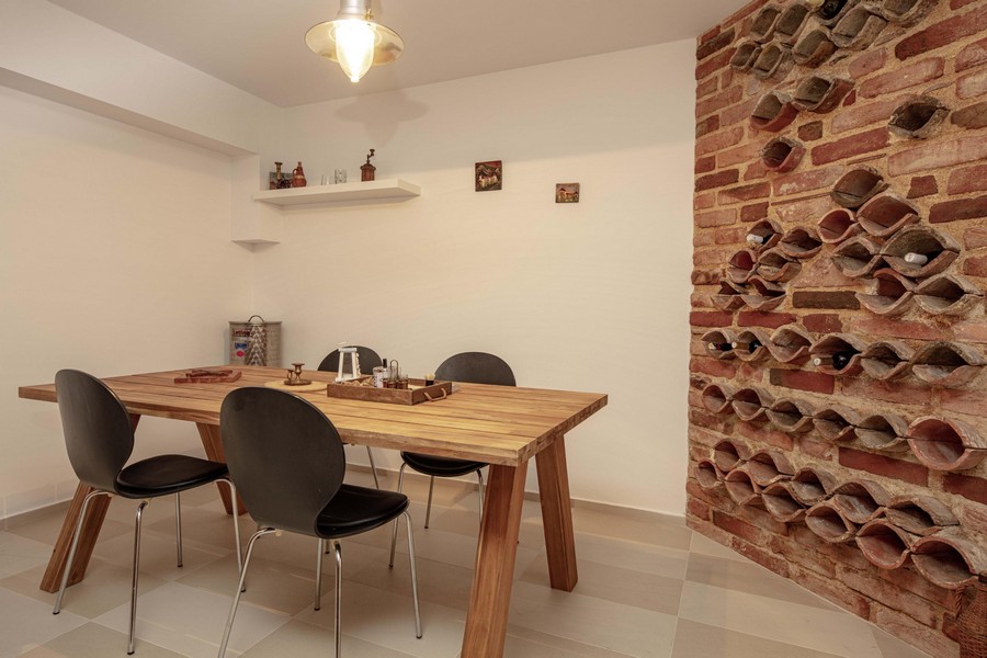 Tento obrázok zobrazuje zelené stredomorské okolie nehnuteľnosti H2029 v Chorvátsku - Panorama Scouting.