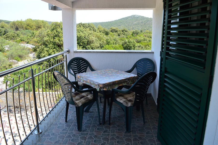 Terasa nehnuteľnosti H2070, ktorá je na predaj v Chorvátsku v regióne Čiovo ostrov Trogir - Panorama Skauting.