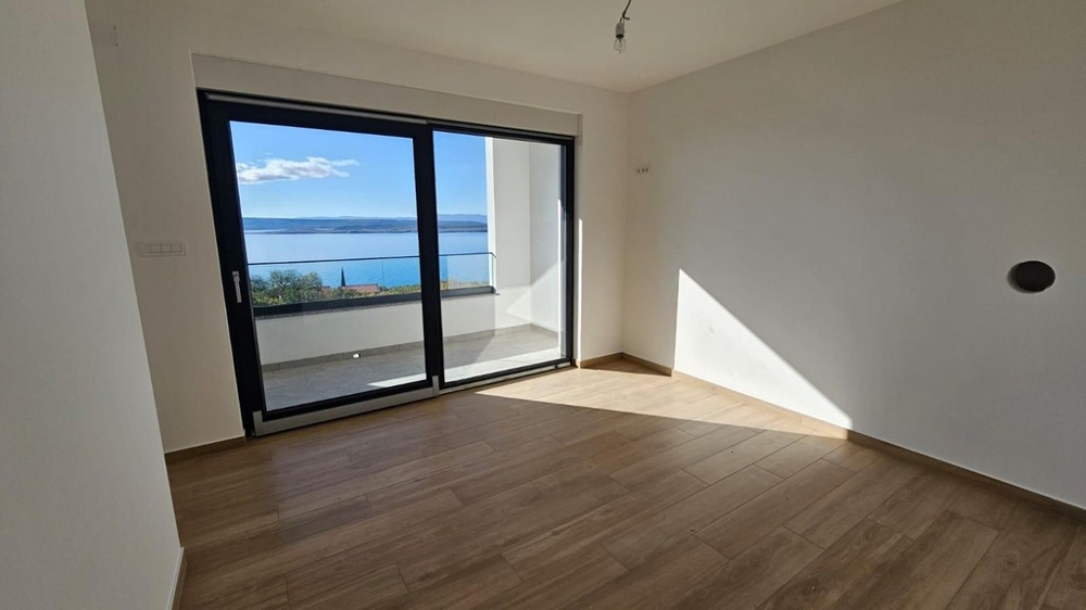 Spálňa s prístupom na balkón a výhľadom na Jadranské more - H2197