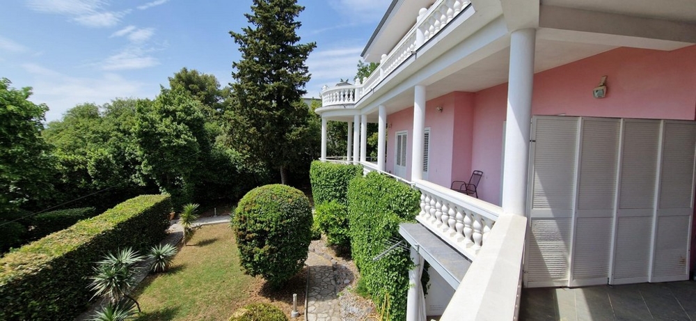 Predám apartmánovú vilu v Chorvátsku - Panorama Scouting GmbH.