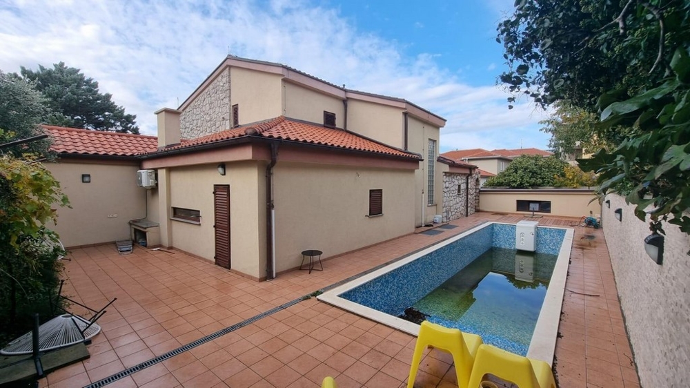 Bazén objektu H2359 v Chorvátsku, Novi Vinodolski - Panorama Skauting.