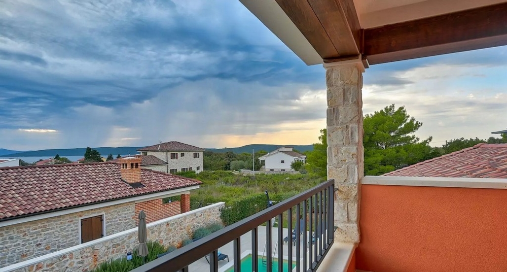 Výhľad na more z balkóna objektu H2361, Ostrov Ugljan, Chorvátsko.