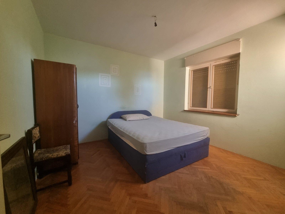 Priestranný dom s veľkou terasou