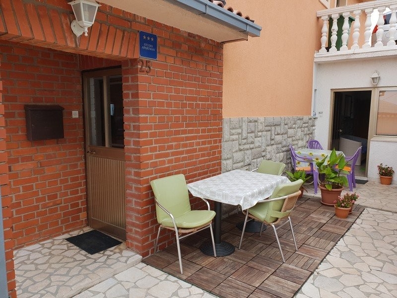 Terasa s výhľadom na more objektu H2412, ktorý je na predaj v Chorvátsku v regióne Senj - Panorama Scouting.