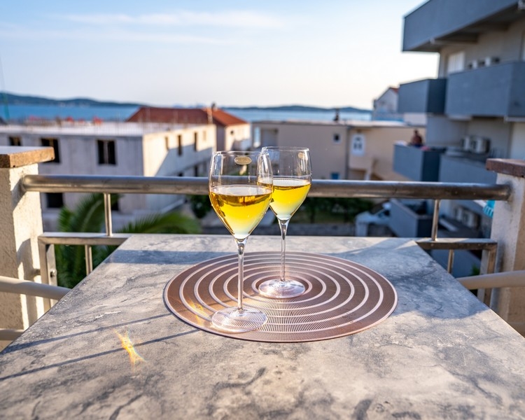 Len 50 metrov od mora