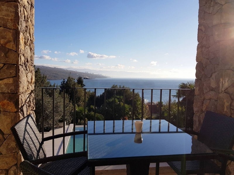 7 spální a 3 kúpeľne