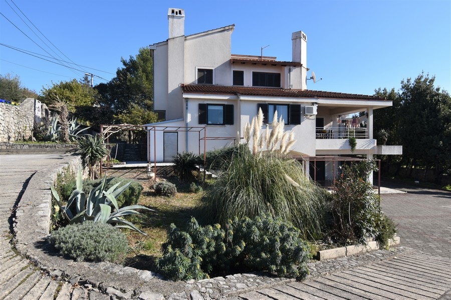 Bytový dom s panoramatickým výhľadom na more