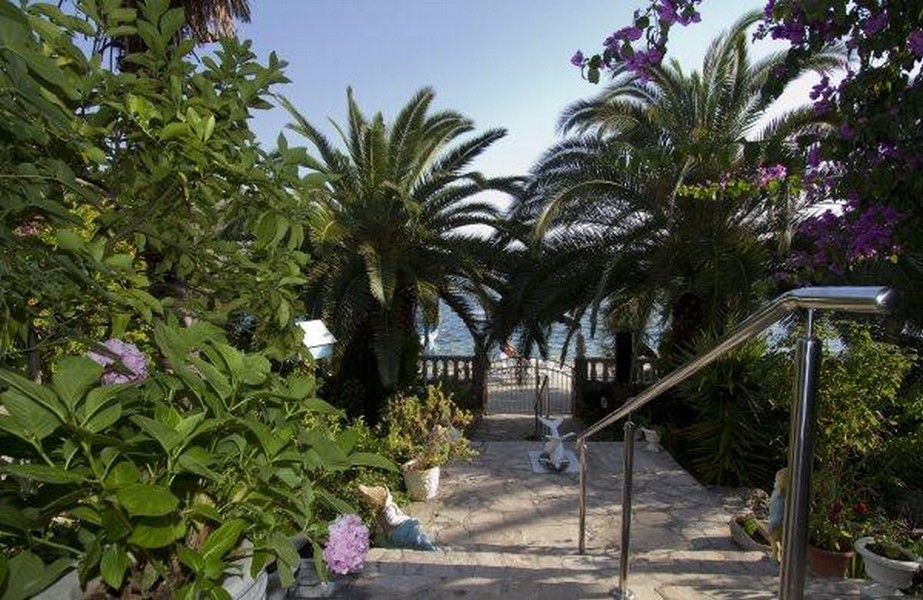 Prístup na pobrežie objektu H2432.