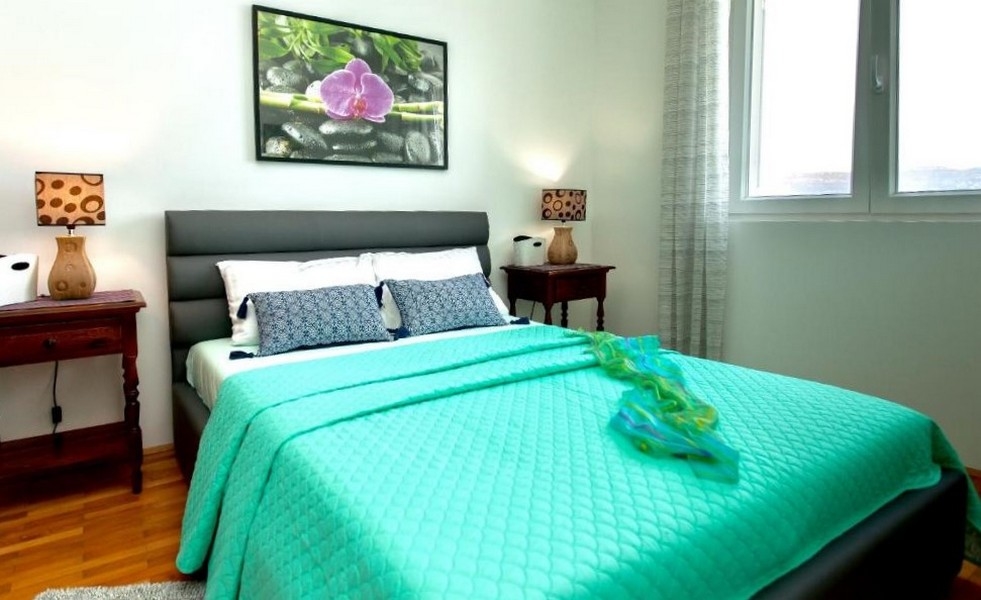 Bazén s priestorom na opaľovanie