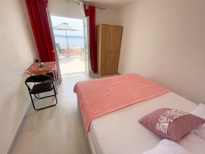 Spálňa s výhľadom na more