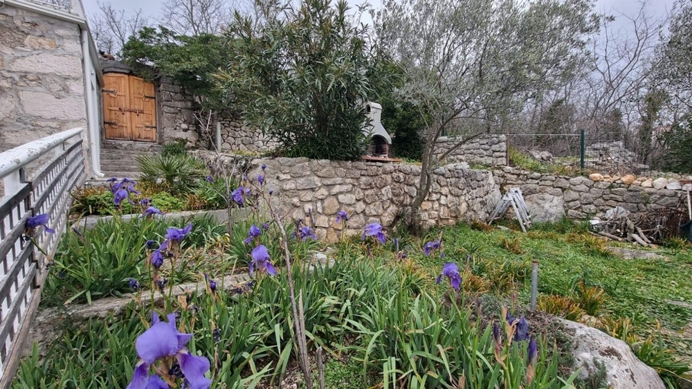 Veľká záhrada s krásnou panorámou