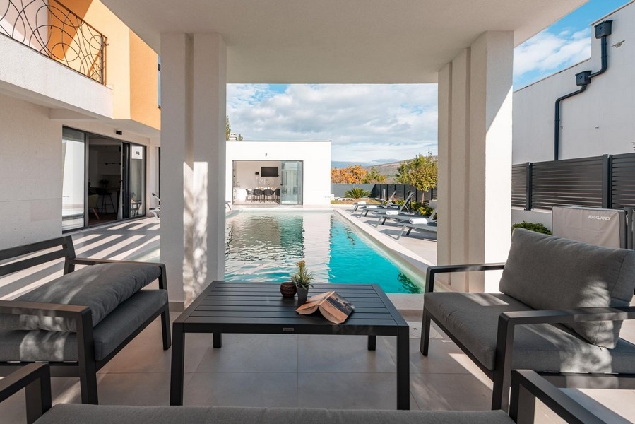 Hrubá stavba nehnuteľnosti H2489 v Karinskom More, Zadar-Dalmácia.