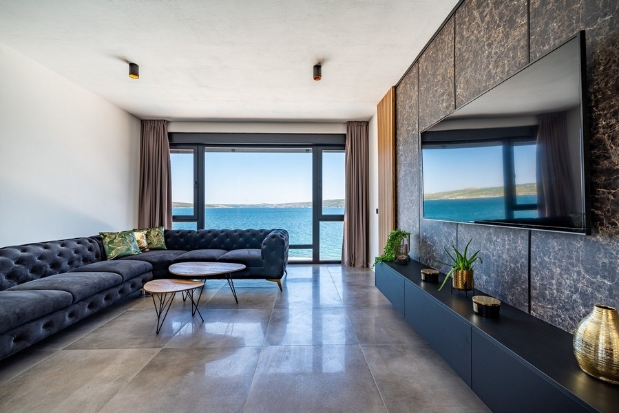 Obývacia izba s výhľadom na more - nehnuteľnosť H2494, Chorvátsko.