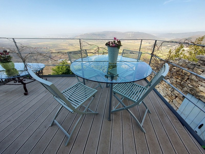 Nehnuteľnosť na Istrii, Chorvátsko - s výhľadom na pevninu a more.