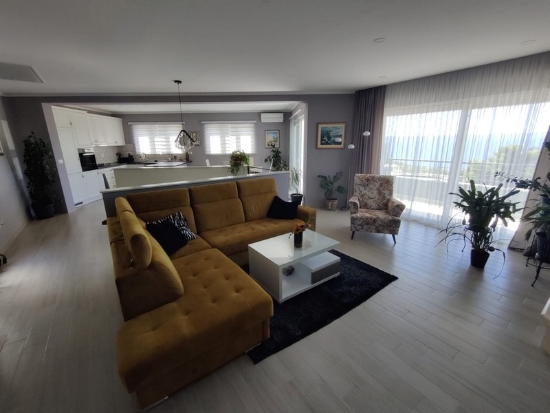 Obývacia izba vily H2498 v Makarskej, Chorvátsko - Panorama Skauting.