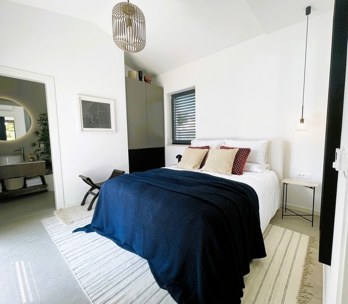 Pohľad do miestnosti v podkroví, momentálne v stave škrupiny.