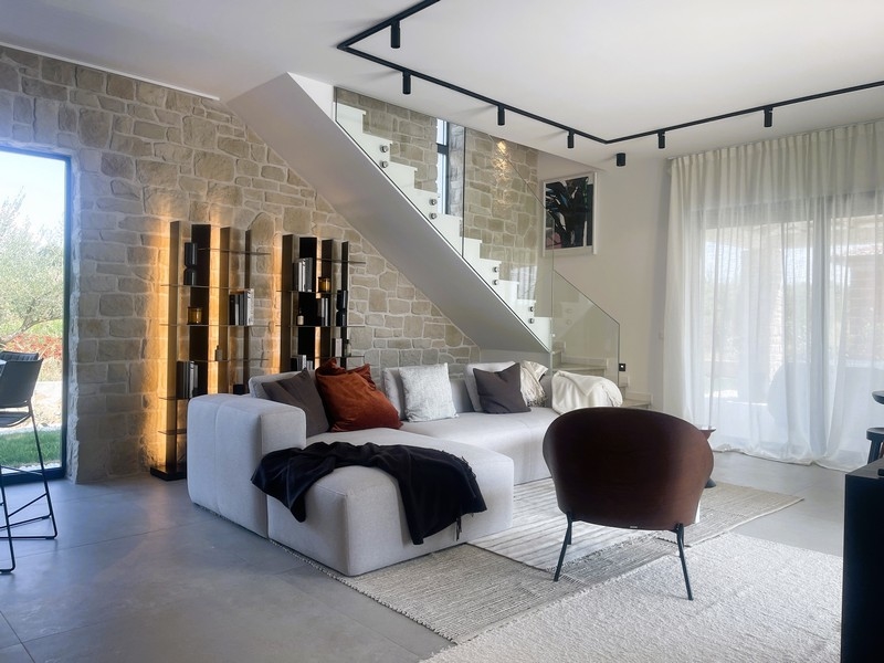 Pohľad spredu na škrupinu vily H2508.