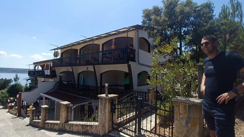 Apartmánový dom s výhľadom na more a bazén