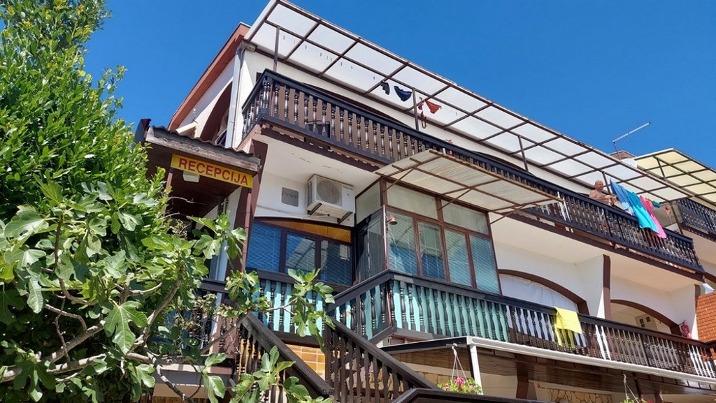 Bytový dom s halou a reštauráciou