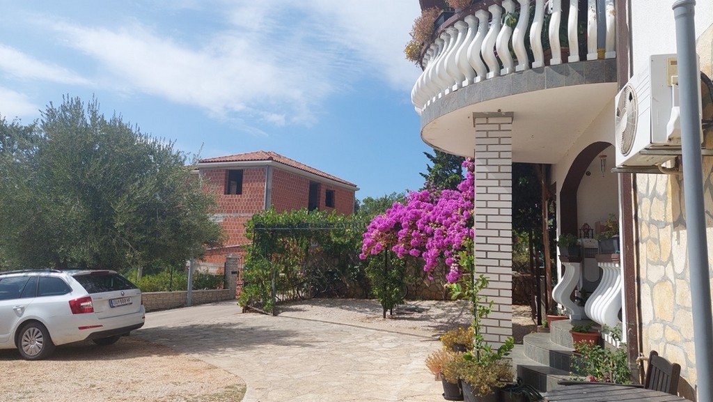 Bytový dom v blízkosti mora