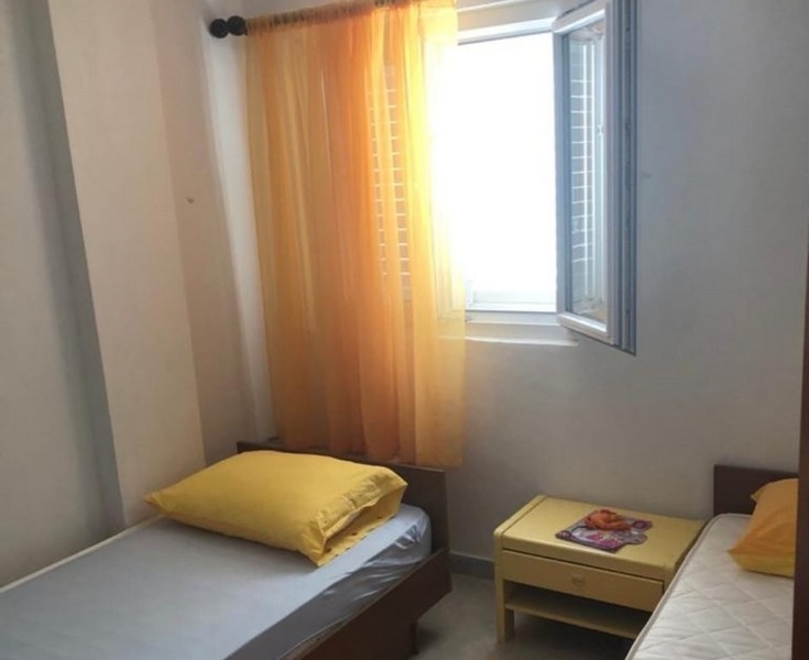 Spálňa s dvomi samostatnými lôžkami.