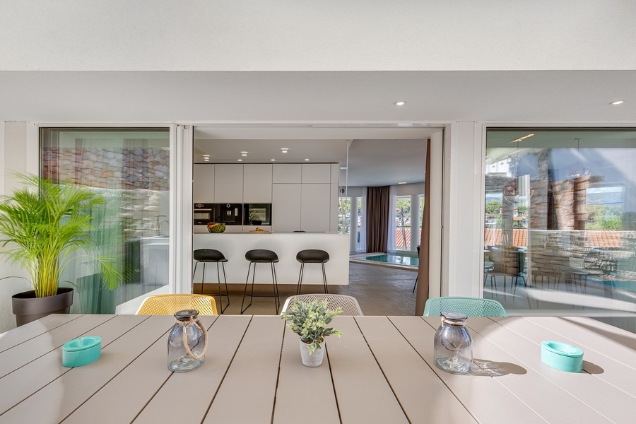 Moderná luxusná vila pri mori v Chorvátsku na predaj - Panorama Scouting.