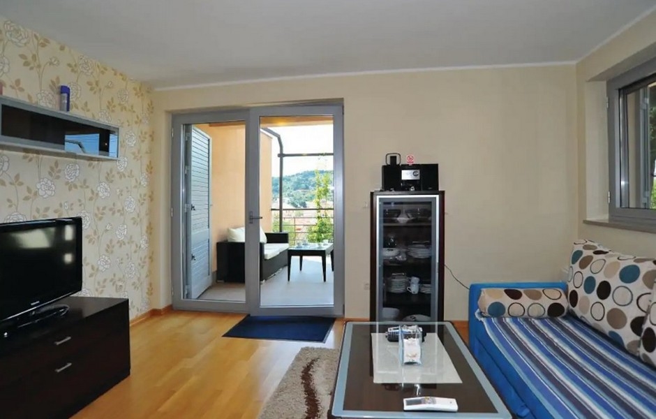 Obývacia izba a terasa.