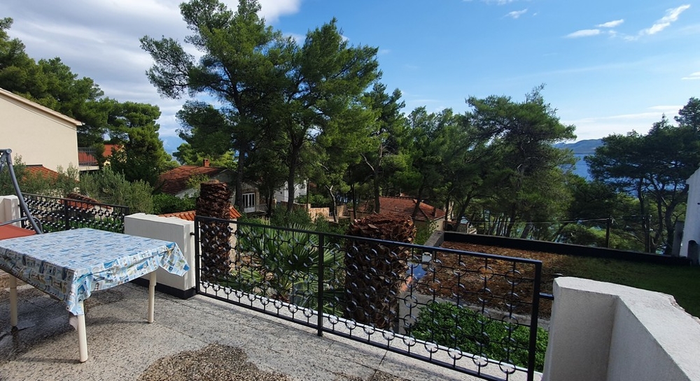 Balkón s fantastickým výhľadom na more