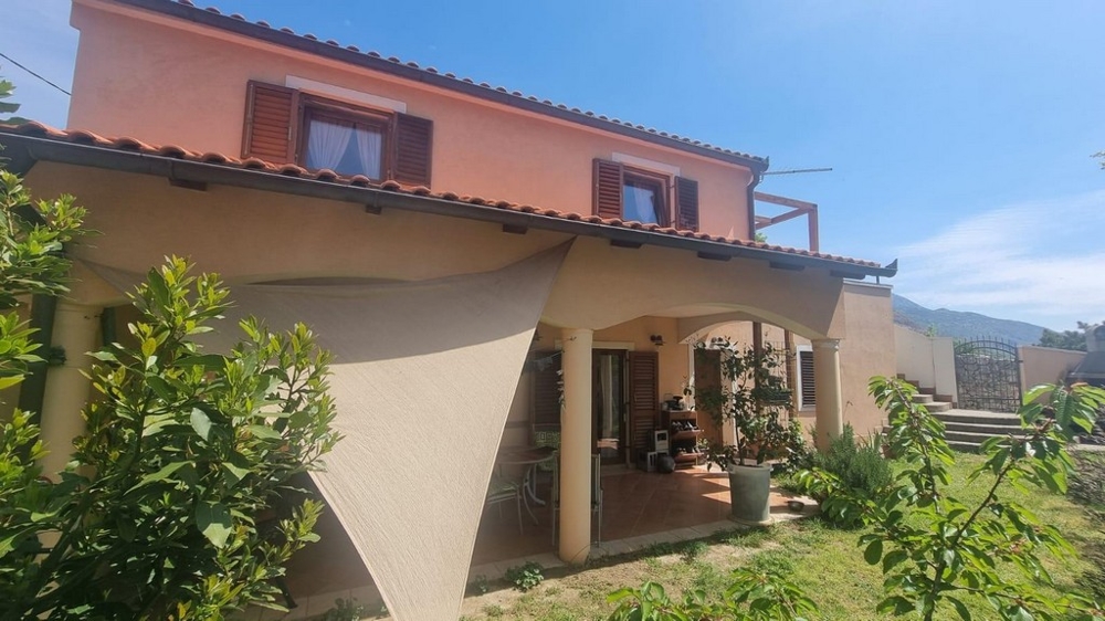 Dom v Karlobagu na predaj - realitná kancelária: Panorama Scouting.