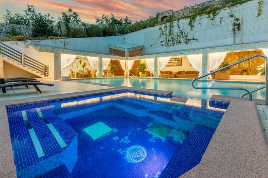 Vyhrievaný bazén na priestrannom pozemku