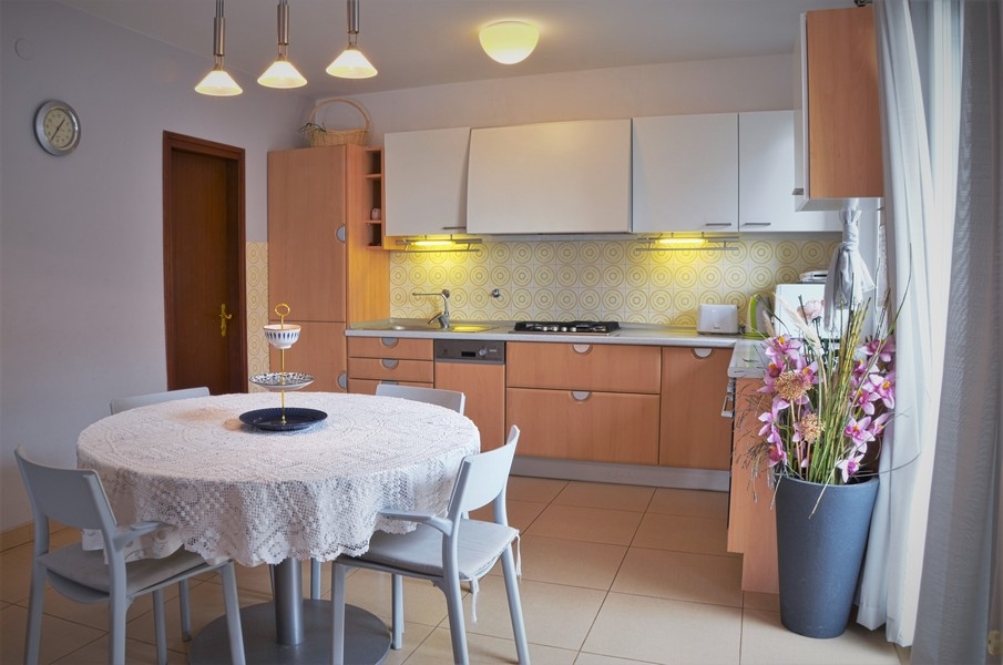 Kuchyňa a jedálenský kút.