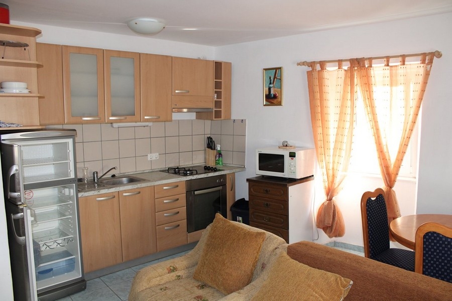 Obývacia a jedálenská časť s kuchyňou.