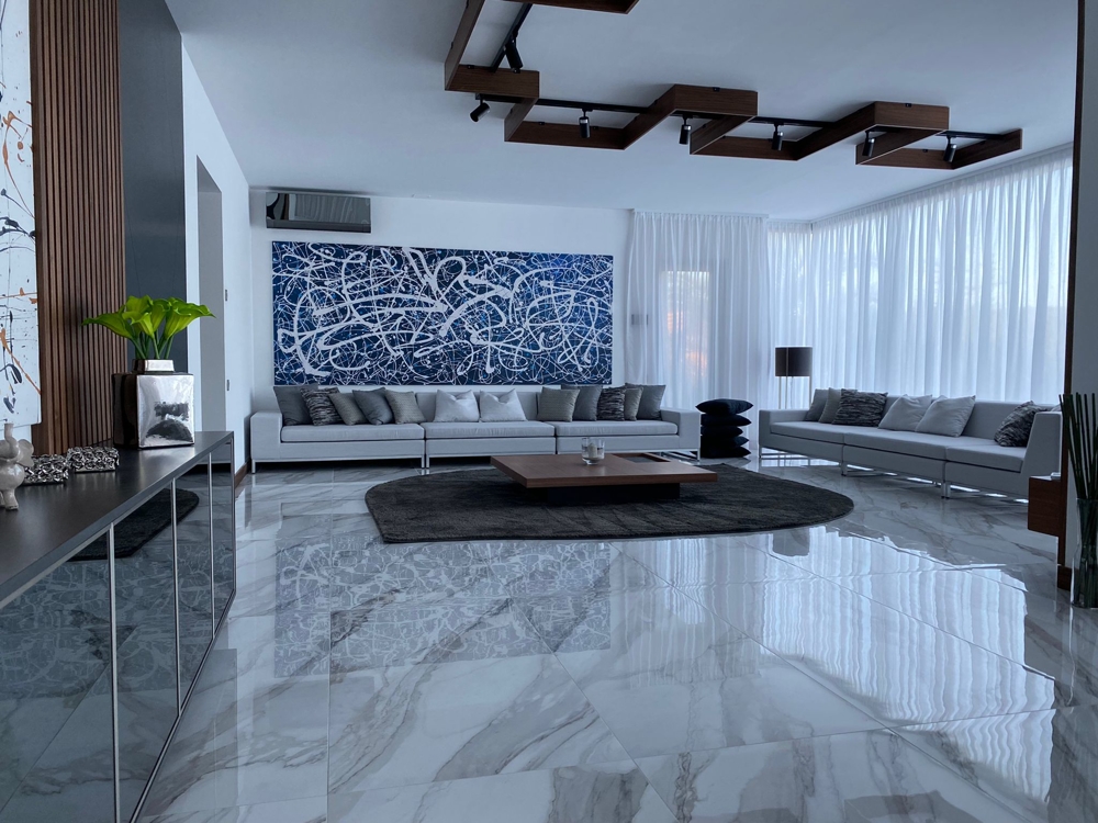 Svetlé izby s veľkými oknami