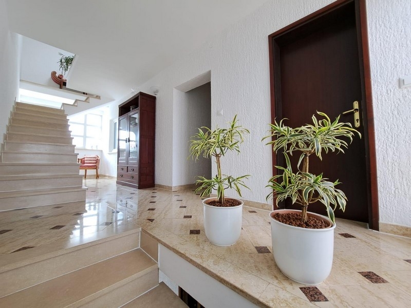 Svetlé a otvorené schodisko