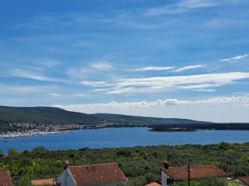 Výhľad na more z nehnuteľnosti H2595, Ostrov Krk, Chorvátsko.