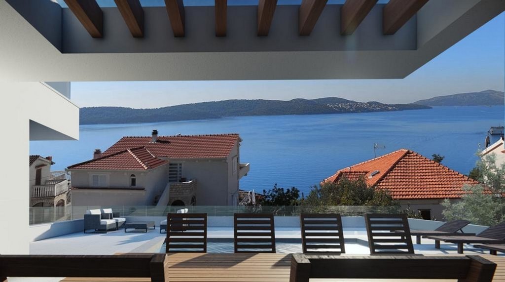 Skvelý výhľad z balkóna a strešnej terasy